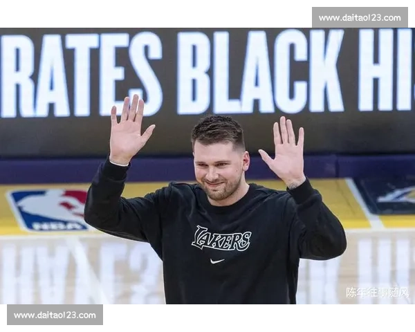 瘦 40 磅变杀器!东契奇首秀 25+7,湖媒喊出 MVP 瘦 40 磅变杀器!东契奇首秀 25+7,湖媒喊出 MVP