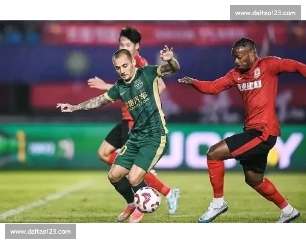 读秒绝平!10 人亚泰 2-2 痛失 3 分,中超保级成三队死局 读秒绝平!10 人亚泰 2-2 痛失 3 分,中超保级成三队死局